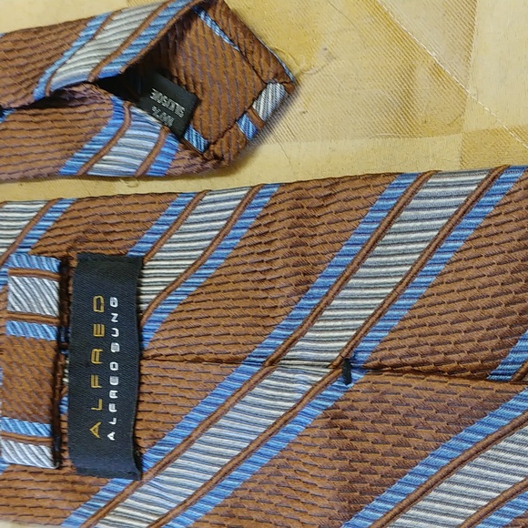 Alfred Sung vintage necktie - Picture 2 of 3